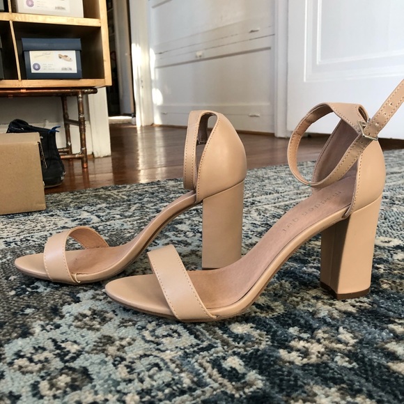 Steve Madden Shoes - Steve Madden nude heels size 8